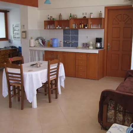 Elpida Aparthotel Tirós
